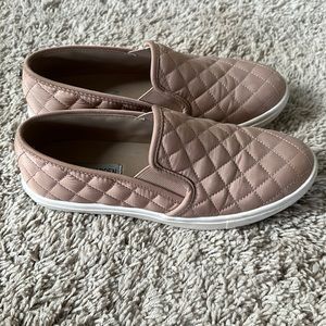 Steve Madden Ecentrcq blush slip on shoes - size 7.5